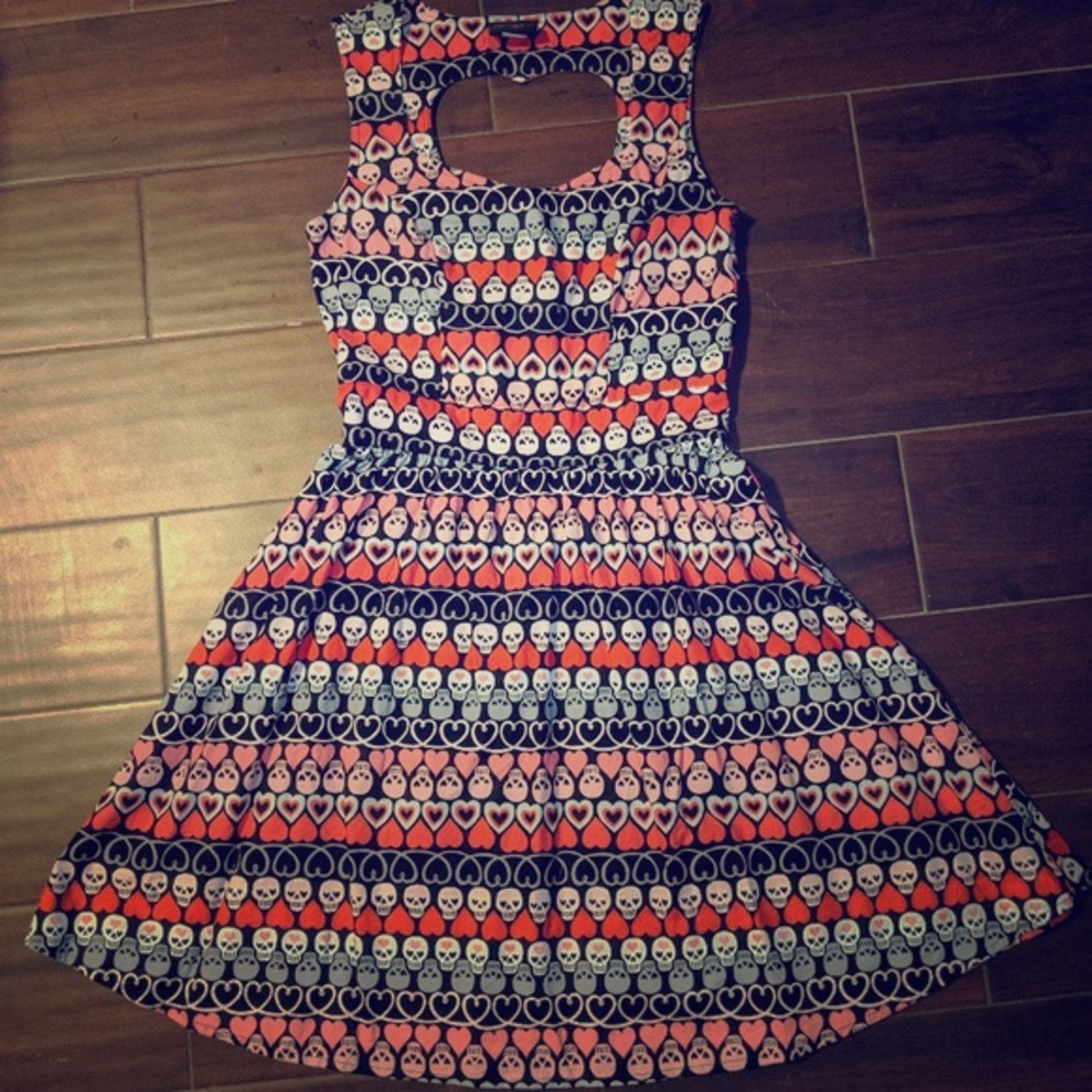 Folter Skull and Heart dress